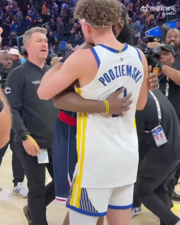 能打破附加賽不勝魔咒嗎？庫里賽后和哈登&小卡紛紛擁抱