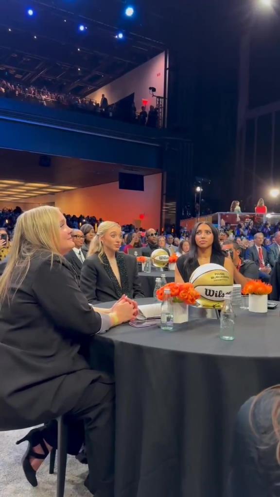 今天這穿搭，差點(diǎn)沒認(rèn)出來！佩奇-布克斯當(dāng)選WNBA狀元后十分淡定