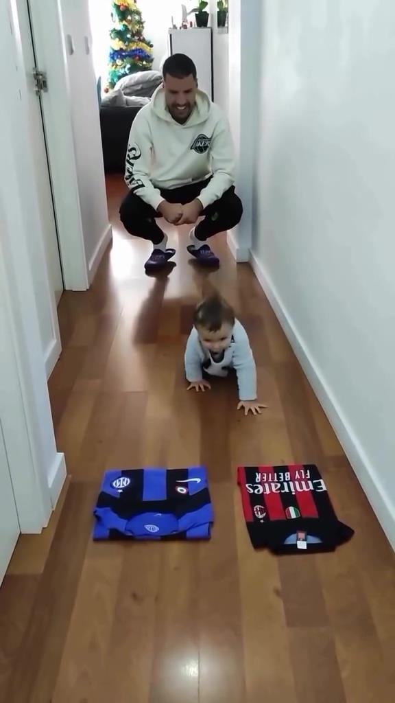 AC米蘭：此子必成大器?。祝捍俗訑嗖豢闪?！